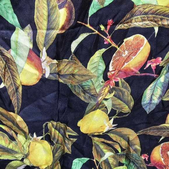 Hale Bob Women's Black Lemon Fruit Print Off Shoulder Silk Blend Shirt Size XS. - Picture 10 of 10